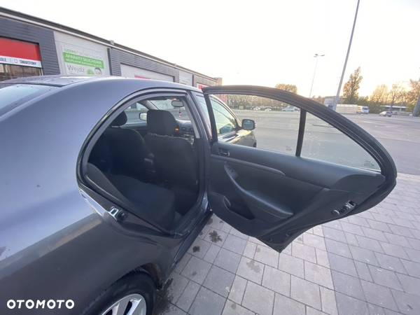 Toyota Avensis 1.8 VVT-i Sol - 15