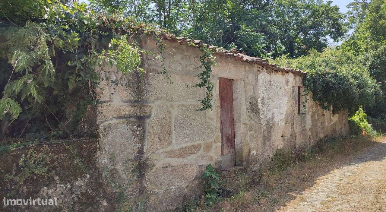 Moradia para restauro, com 3017 m2 de terreno, em Prozelo, Amares - Grande imagem: 4/20