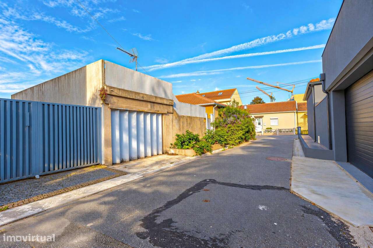 Moradia | Potencial para Remodelação | À Avenida Antunes Guimarães-40