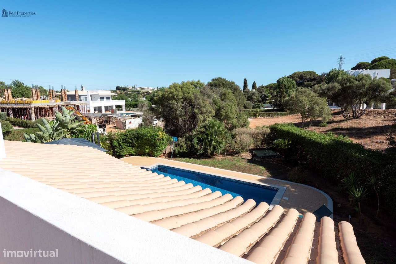 Moradia Térrea T4 Isolada em Albufeira – Um Refúgio de Luz, Conforto e-45