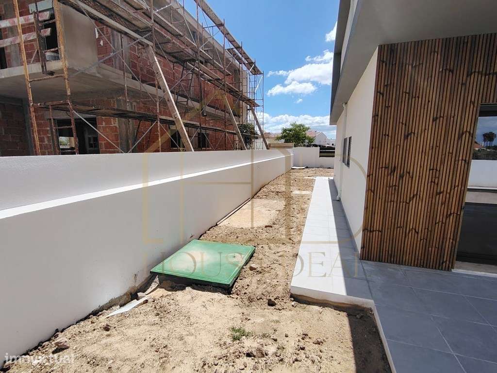 Magnífica Moradia T4 com Garagem e Piscina. Vendas de Azeitão-11