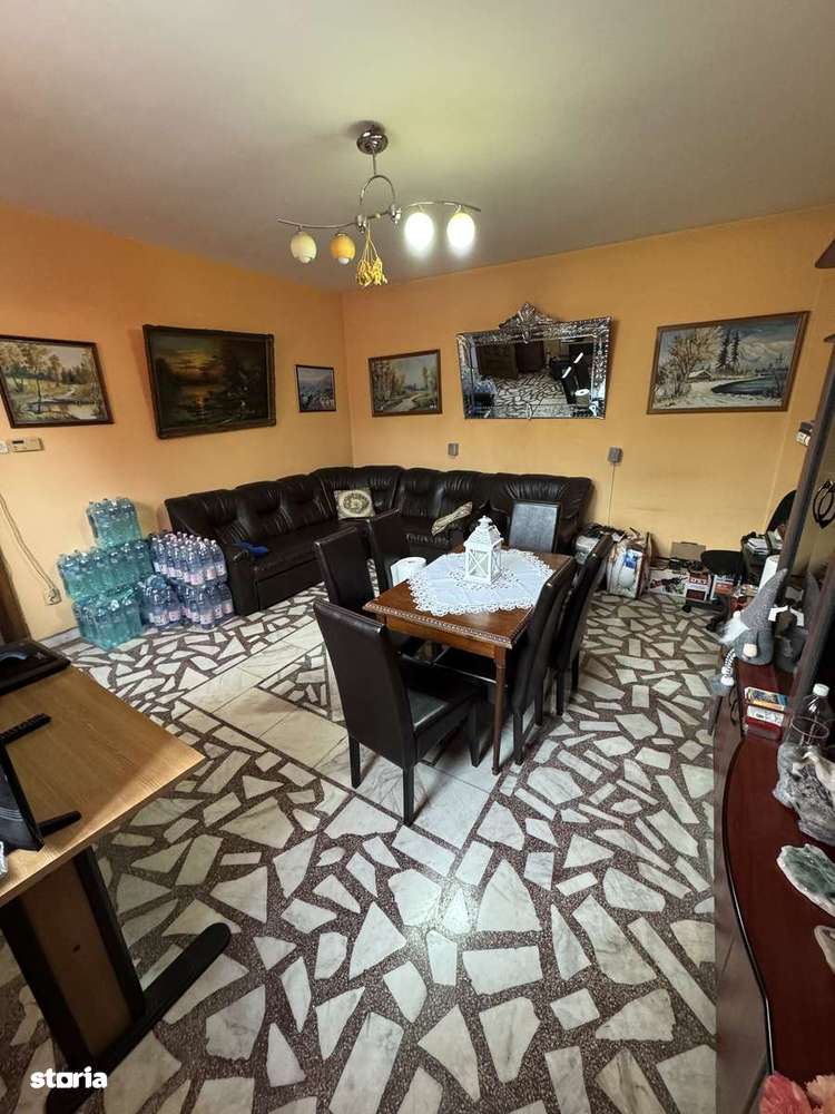 Casă cu 8 camere, subsol și mansardă Zona Sălaj Sector 5-12