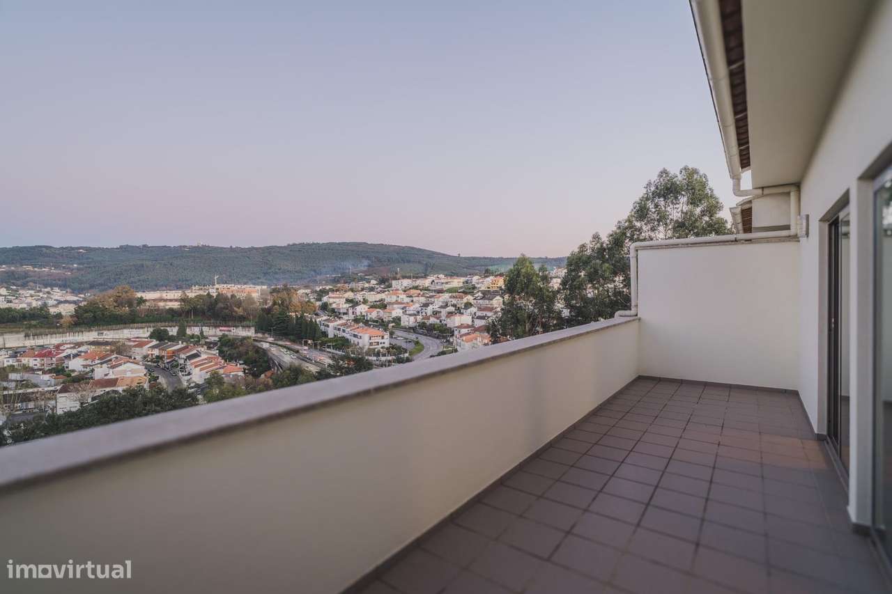 Moradia T4 com jardim e garagem dupla a 6 min do centro de Braga-23