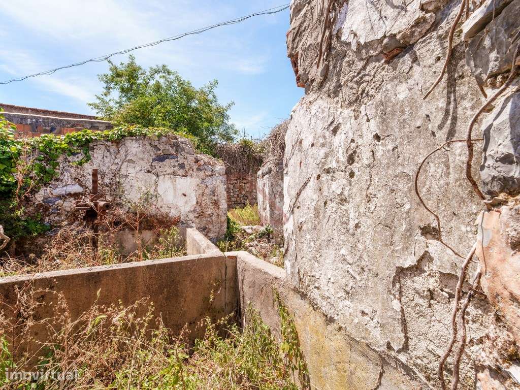 Moradia T3 para Restaurar / Projeto Aprovado / Alqueidão da Serra-9