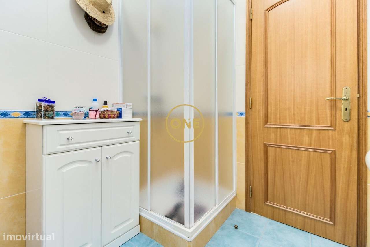 Moradia T4 com Jardim e Garagem na Ramada, Odivelas-25