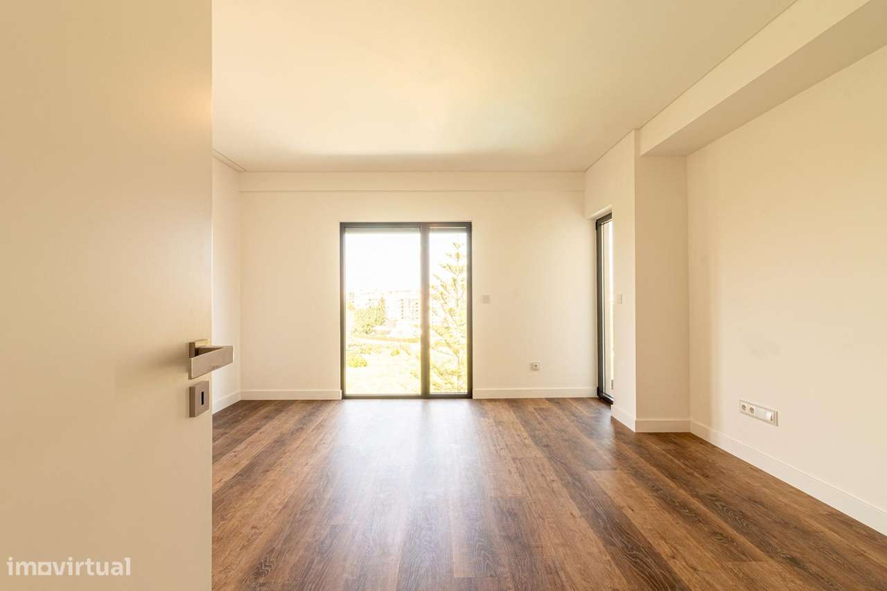 Moradia Exclusiva com Elevador, Piscina e Vista Serra - Grande imagem: 4/44