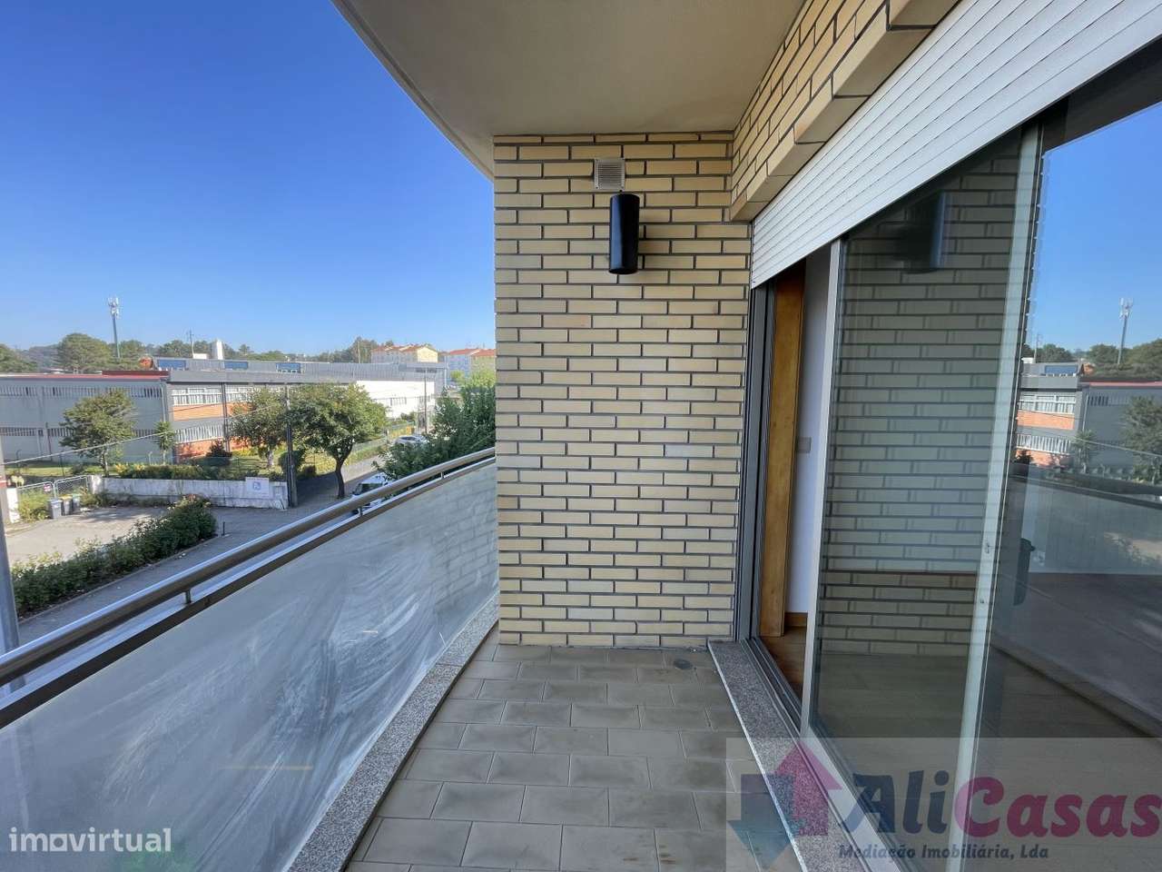 **Excelente Apartamento T2 C/Ampla varanda em Localização Privilegia-5