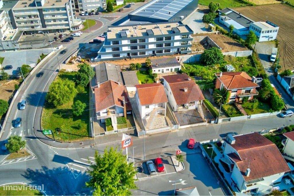 Moradia Bi-Familiar em Calendário - Grande imagem: 2/42