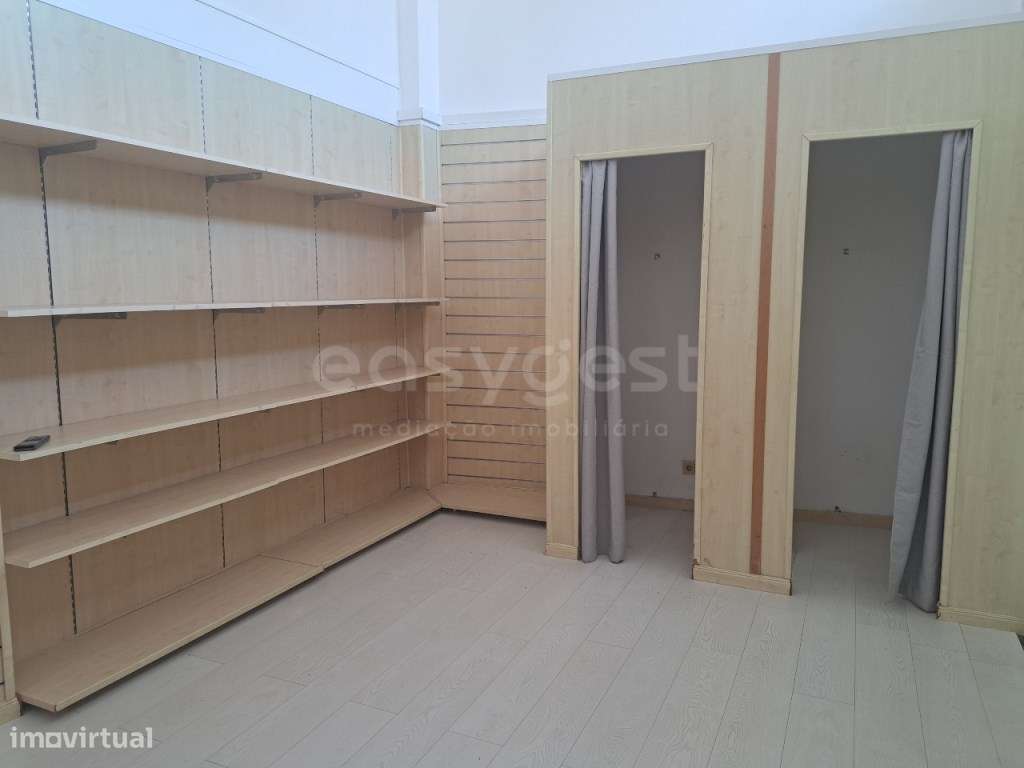 Loja Comercial no Centro da Cidade de Beja com ótimas áreas - Grande imagem: 5/14