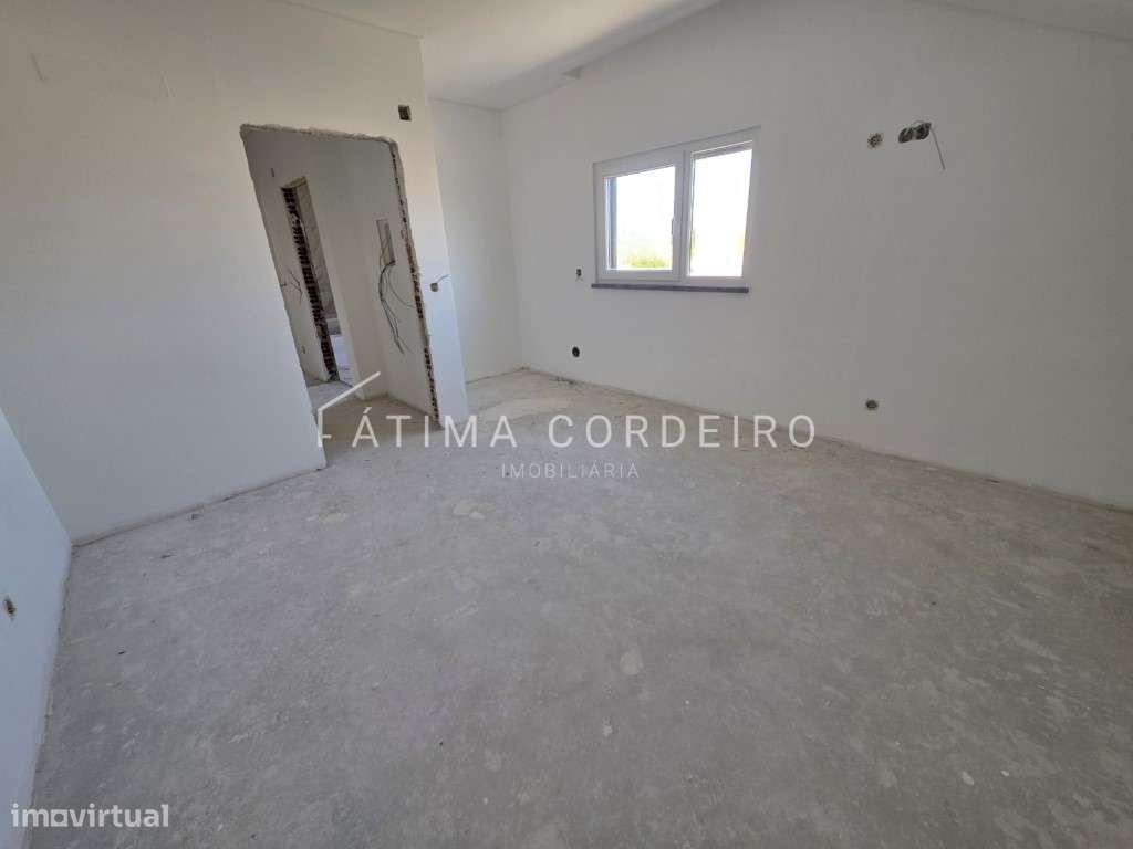 Moradia Geminada T4 com duas Suítes em fase final de acabamentos-13