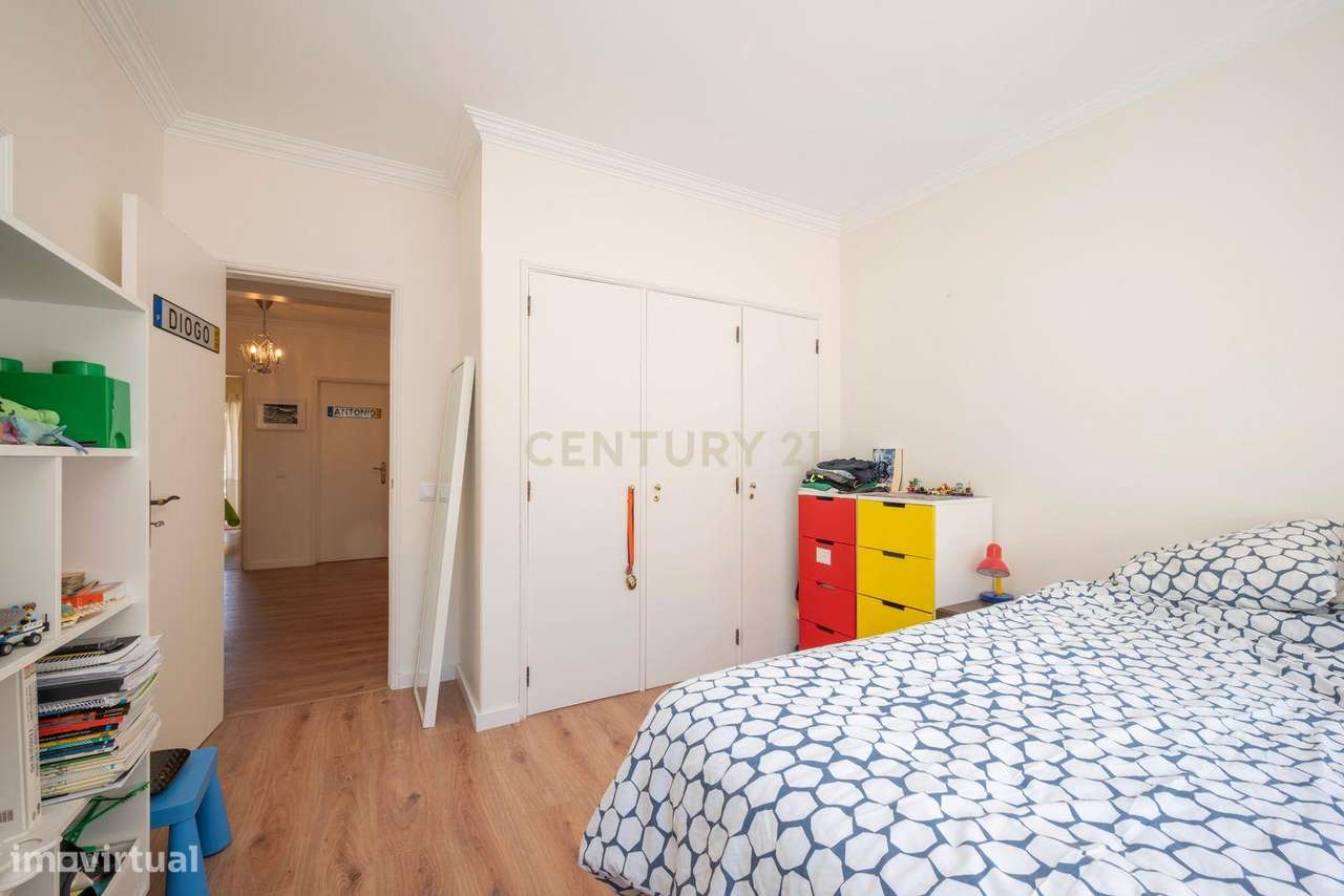 Moradia remodelada de 6 assoalhadas Exclusiva no Estoril-28