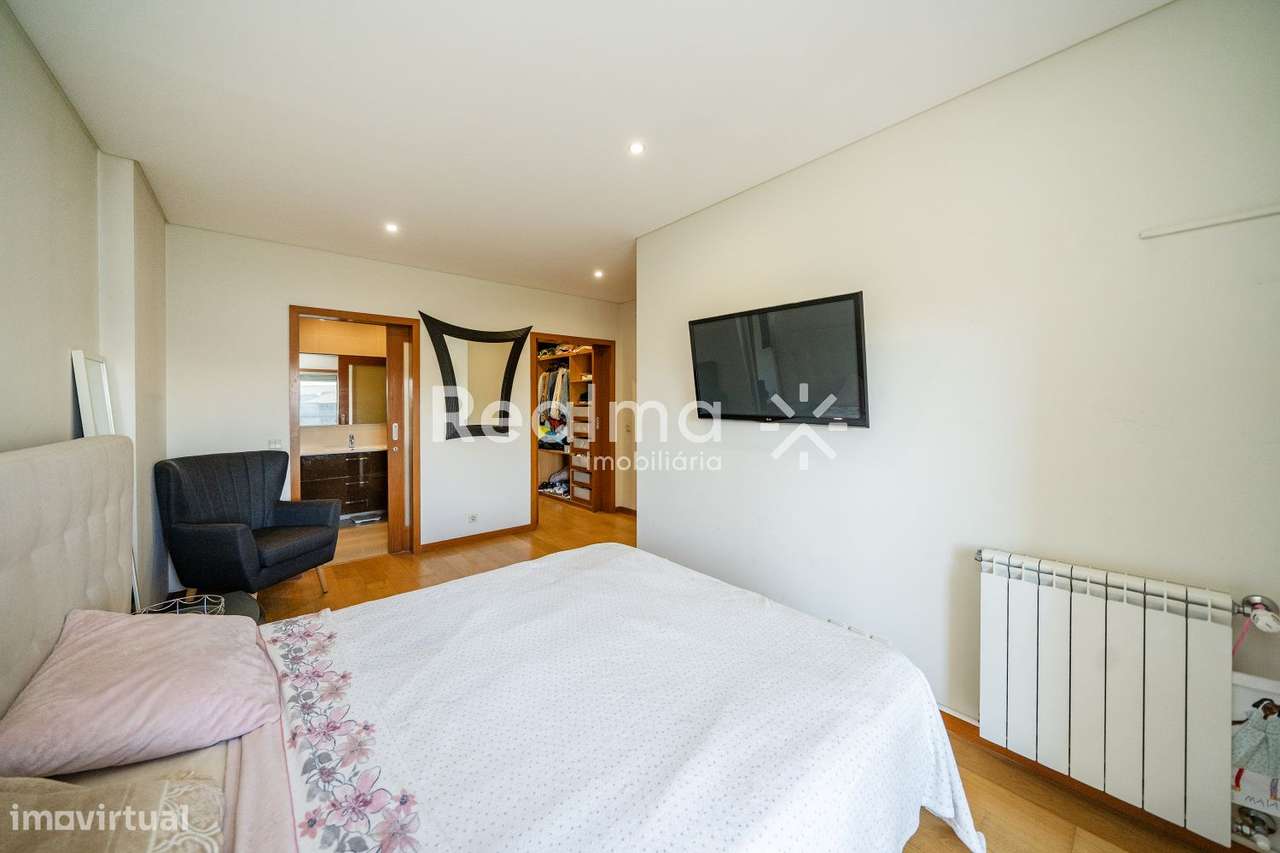 Apartamento T5 em S.Victor-34