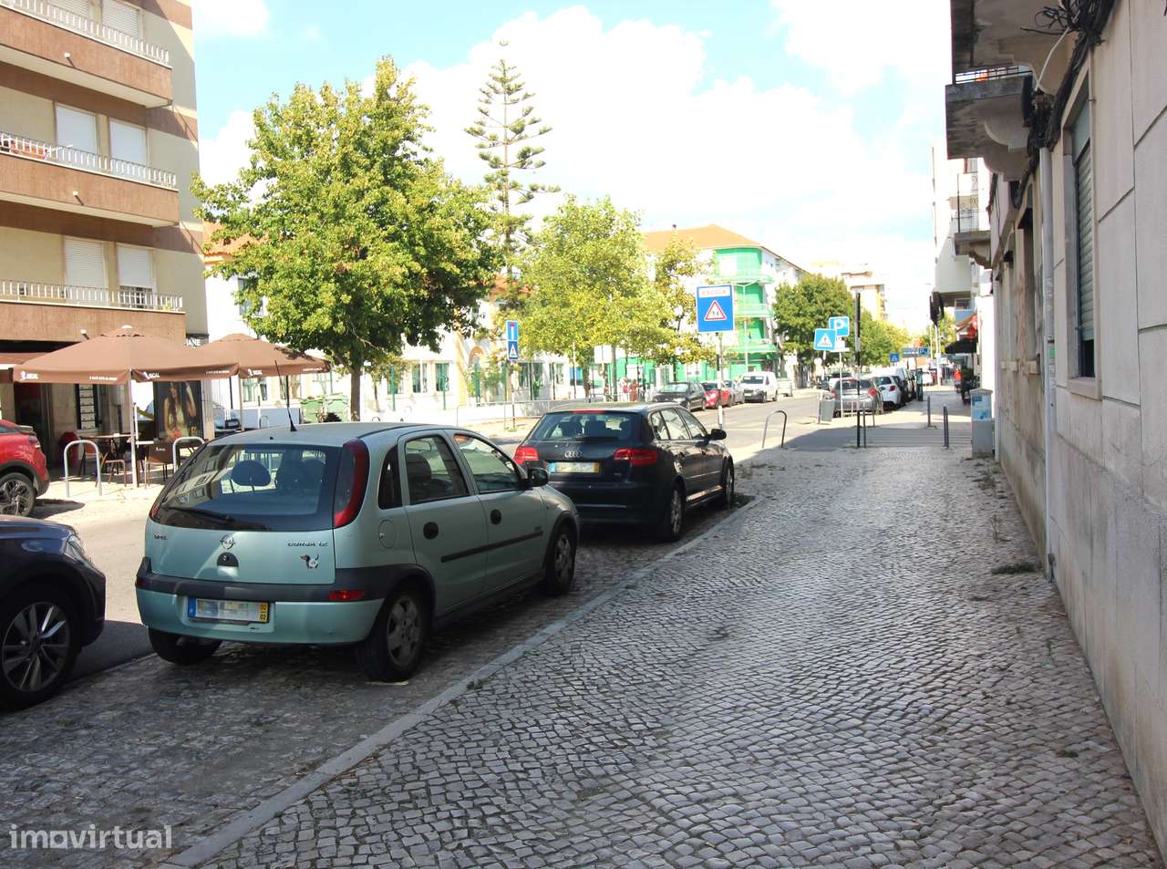 Apartamento T2 em zona central de Almada-15