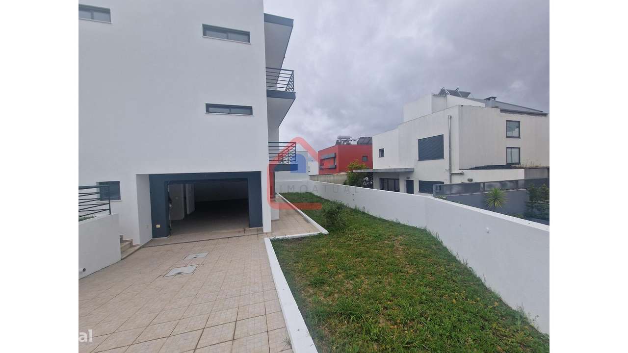 Moradia Isolada em Almada-42