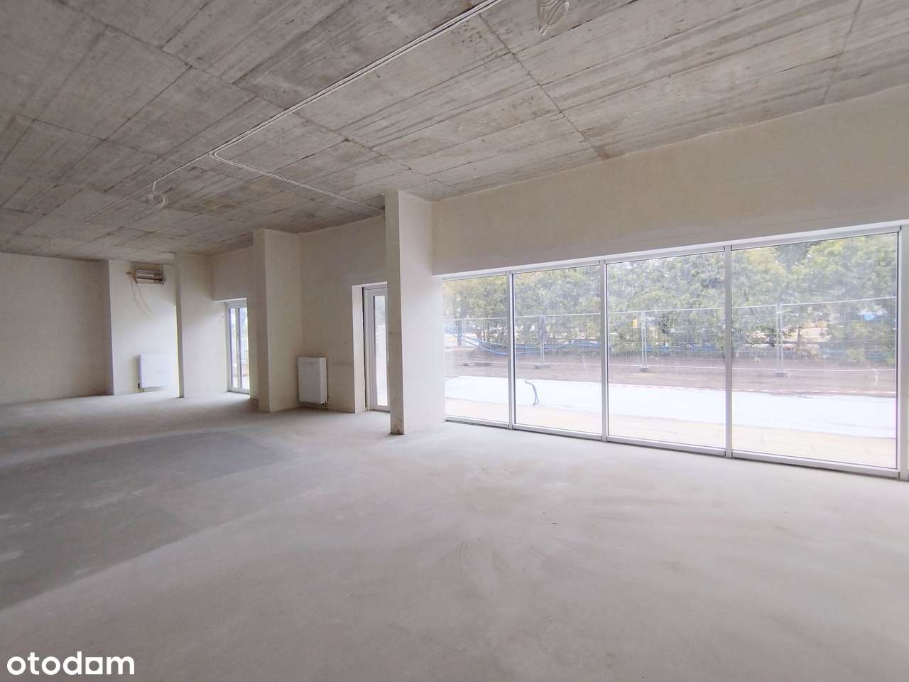 Lokal z witryną od ul. Krochmalnej - 98 m2 - dwa wejścia. - Pełny obrazek: 4/12