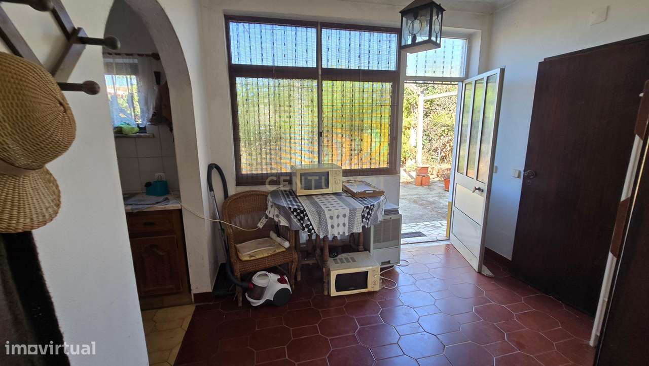 Moradia em Terreno Amplo em Brejos de Azeitão-11
