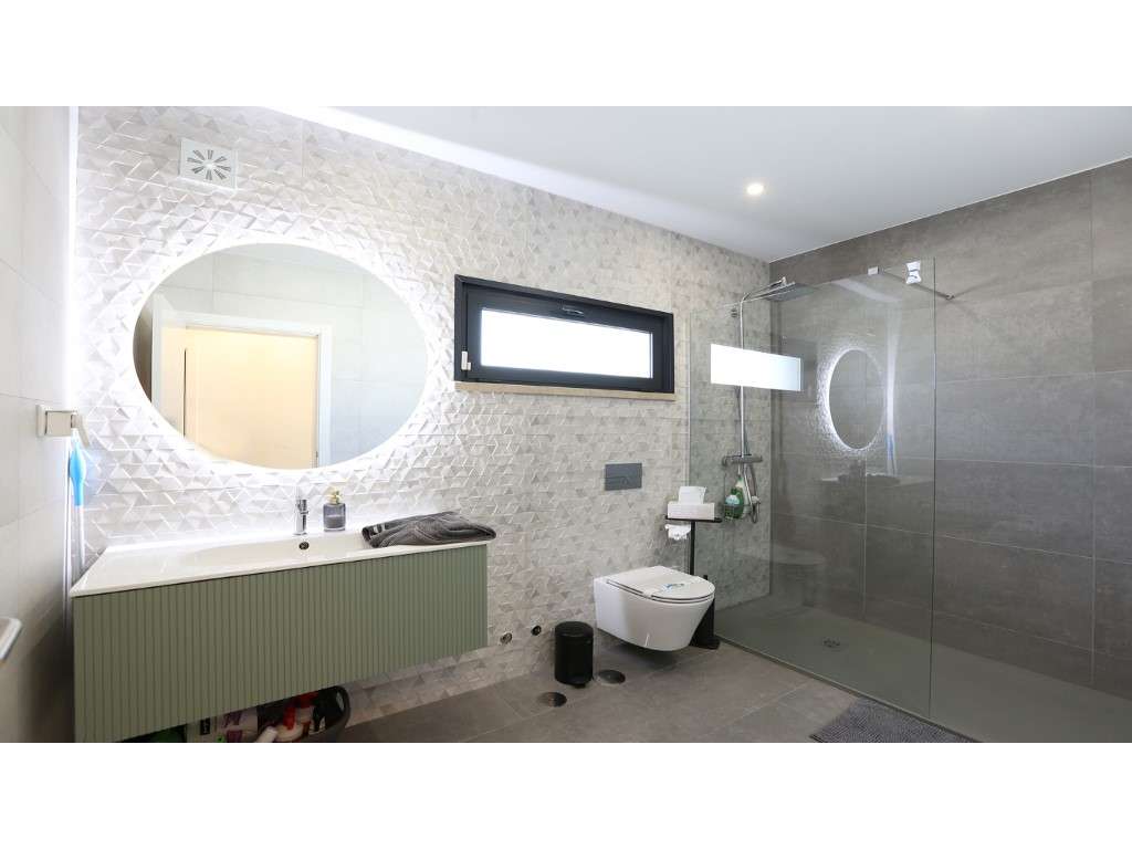 Moradia T4 Contemporânea com Piscina, Jardim e Excelente Localizaçã...-23