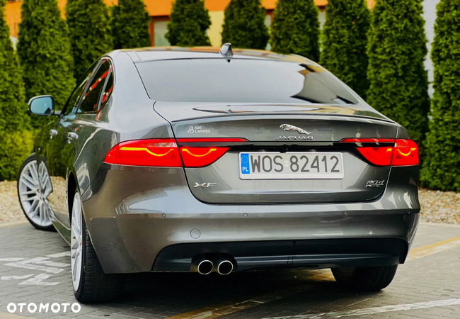 Jaguar XF 2.0 i4D AWD R-Sport - 18