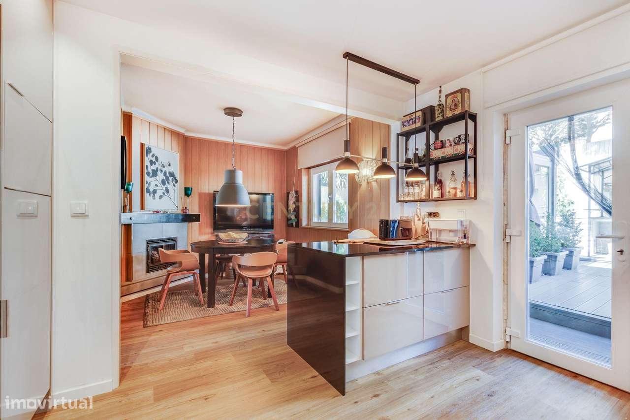 MORADIA T4 COM JARDIM E GARAGEM-11