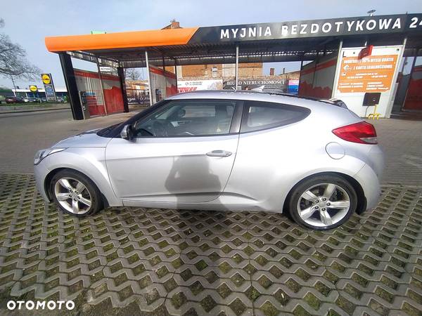 Hyundai Veloster - 8