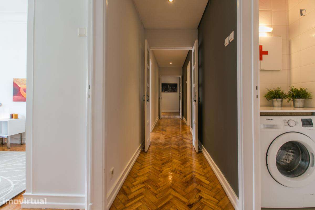 Quarto - localizado em São Sebastião Lisbon - Grande imagem: 5/8