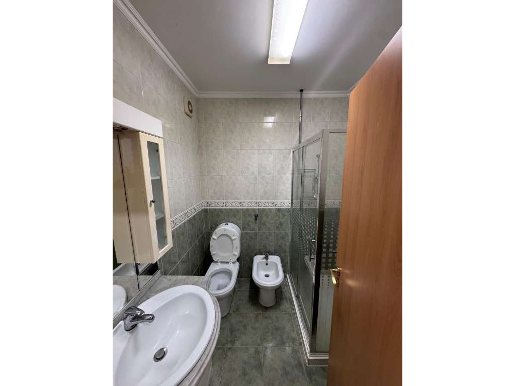 Apartamento T3 localizado no Alto do Seixalinho, na cidade do Barre...-11