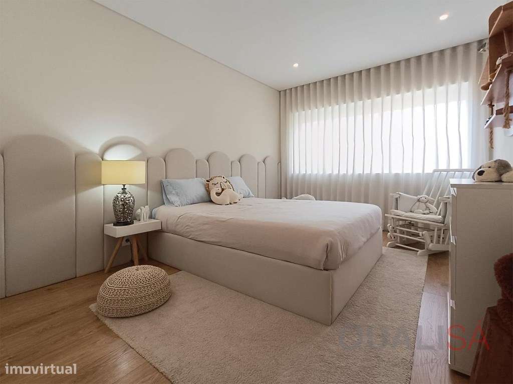 Apartamento T3 de gaveto com varandas, garagem fechada e excelentes...-32