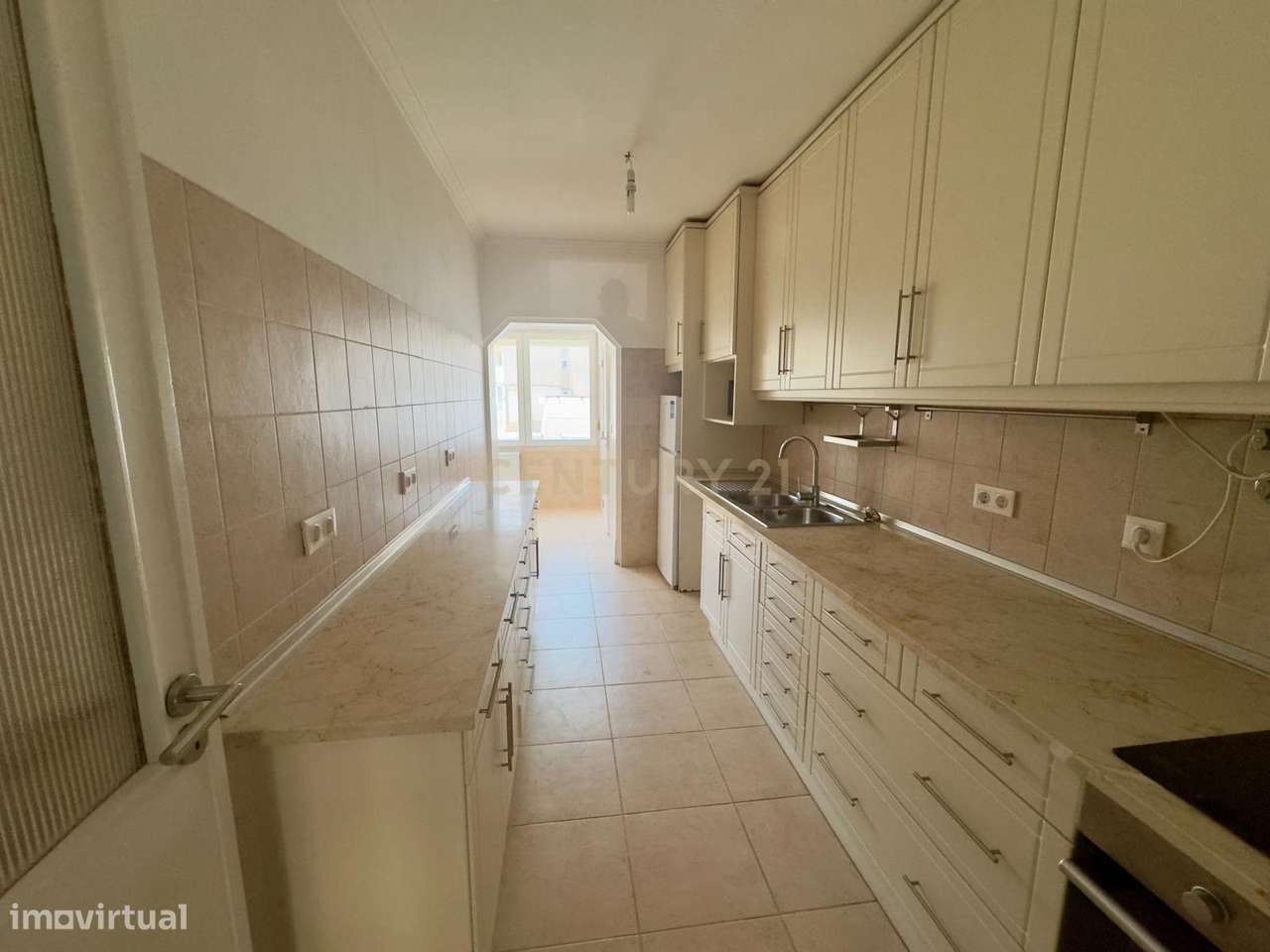 T3 com cave em São Pedro do Estoril – Versatilidade e localização priv-17