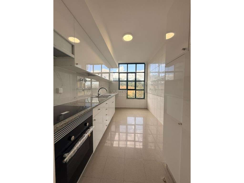 Apartamento T3 remodelado com varanda e arrecadação individual no F... - Grande imagem: 2/29