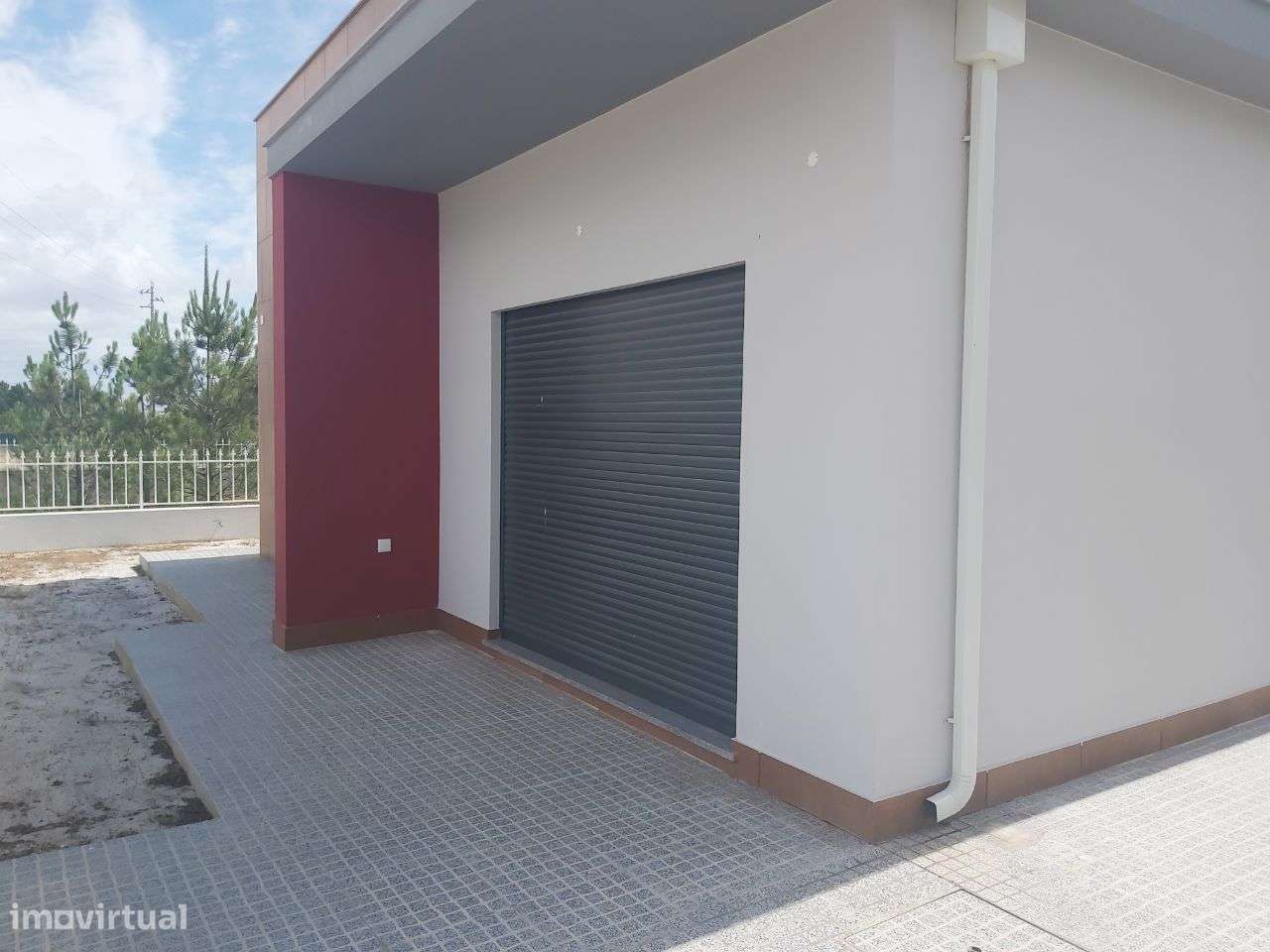 Moradia Isolada Térrea com 4 Ass. Piscina-18