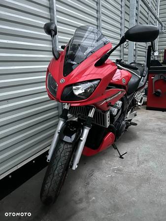 Yamaha FZS - 8