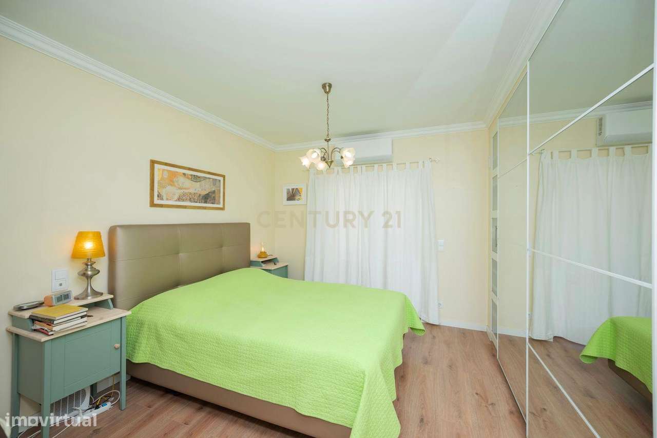 Moradia remodelada de 6 assoalhadas Exclusiva no Estoril-19