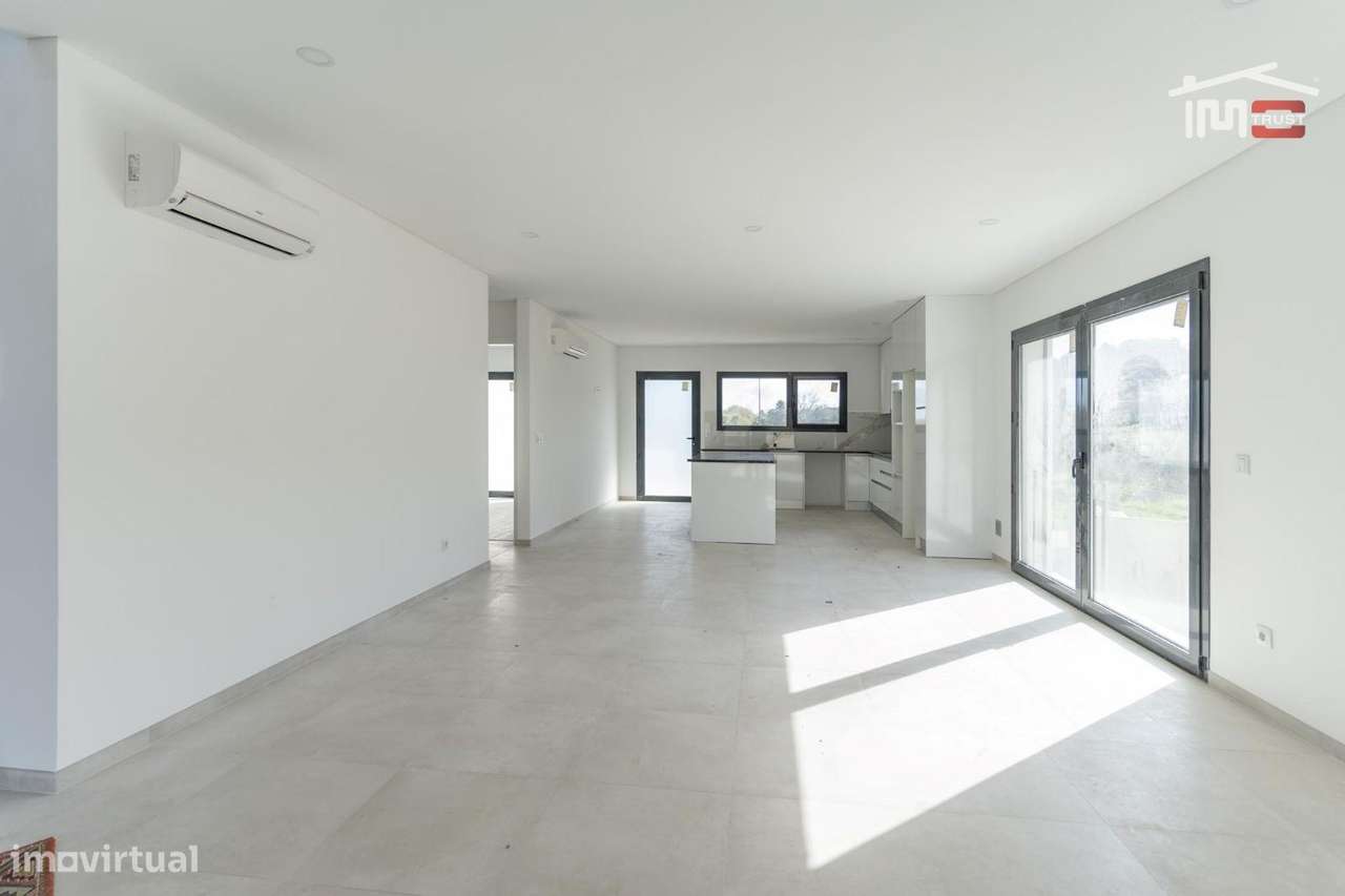 Moradia Geminada T3 inserida num terreno de 3.861 m2 em Ourém  PRES... - Grande imagem: 4/37