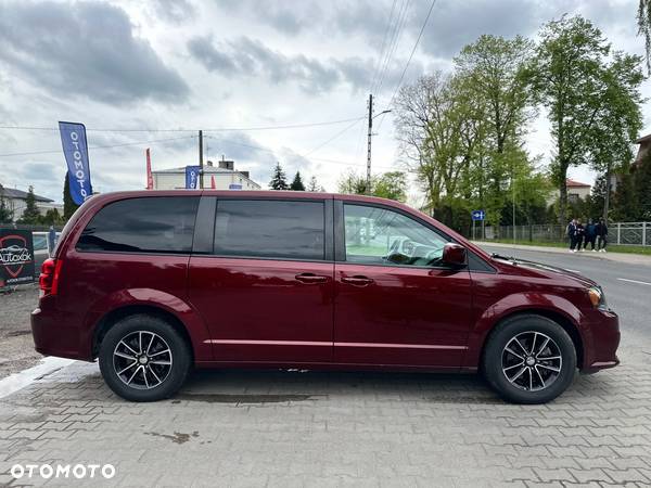 Dodge Grand Caravan - 4