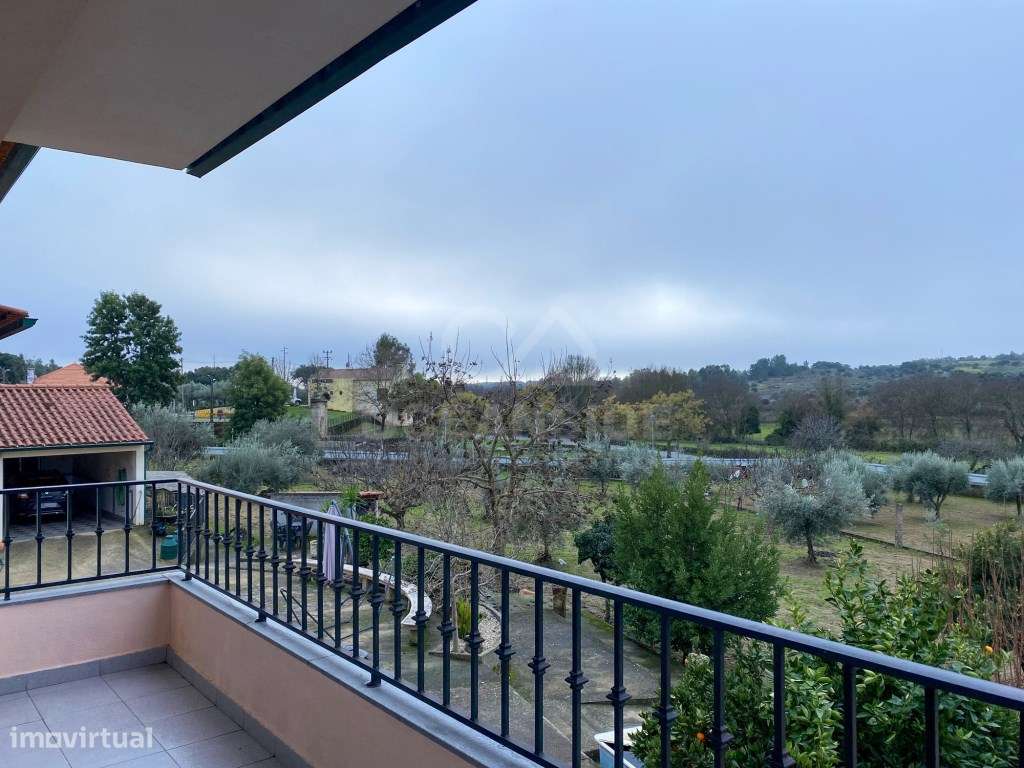 Moradia Independente Em Escalos De Baixo-26