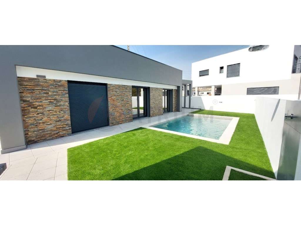 Moradia Térrea Isolada na Quinta da Serralheira - Setúbal
Conforto... - Grande imagem: 5/28