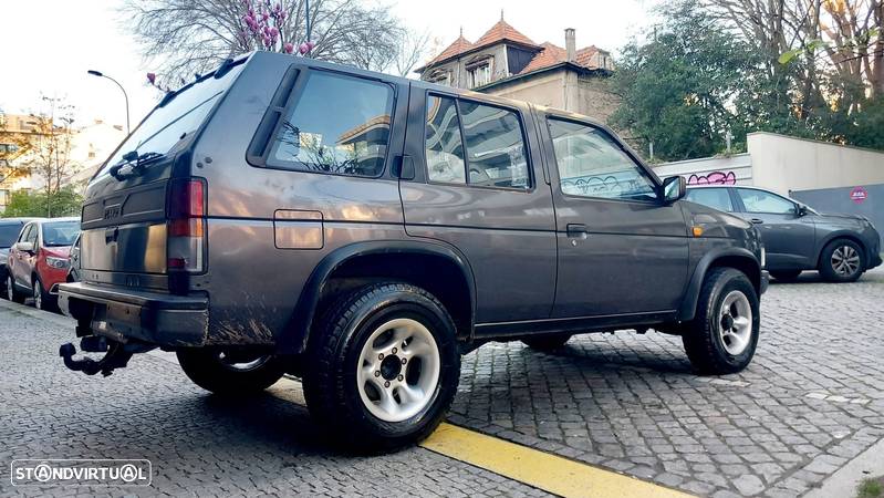 Nissan Terrano I 2.7 SLX Longo - 13