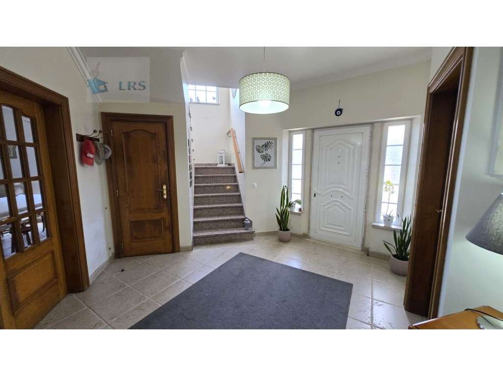 Moradia em Alcoitão - Excelente Oportunidade

Situada numa zona r...-15