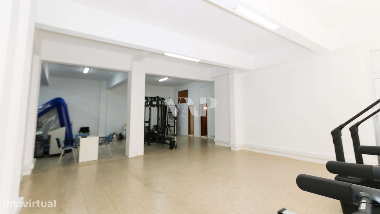 Loja próxima da principal rua de comércio da cidade, Quarteira - Grande imagem: 2/14