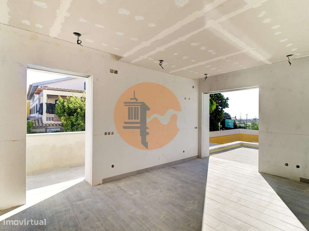 Moradia Isolada V4 com Piscina em Construção-18