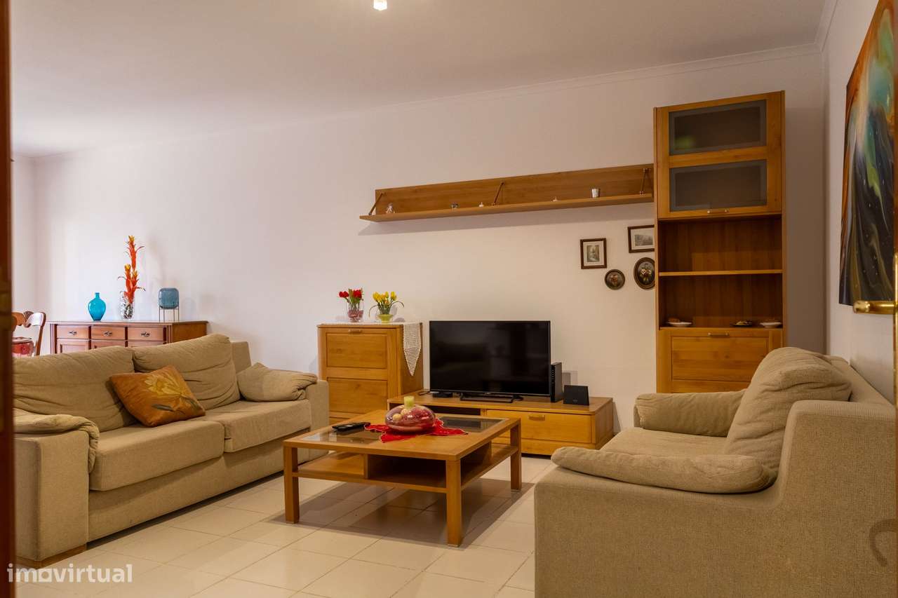 Apartamento T2 Espaçoso em Armação de Pêra com Garagem!-10