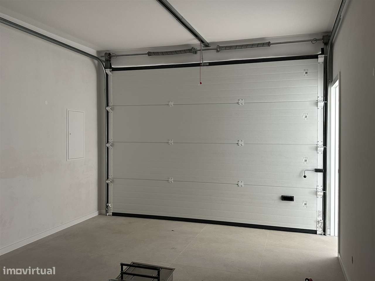 Moradia Unifamiliar de Luxo com Piscina e Jardim-12