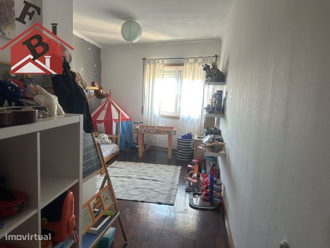EXCELENTE T2 C/ LAREIRA ÁREA 123M2 SANTA MARINHA 220.000€-18