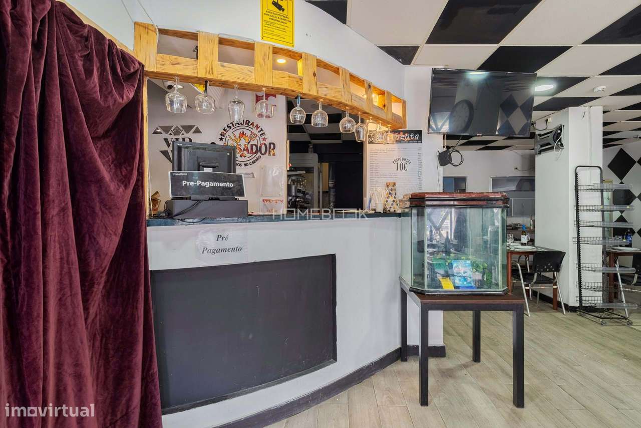 Loja na Avenida Bento de Jesus Caraça-15