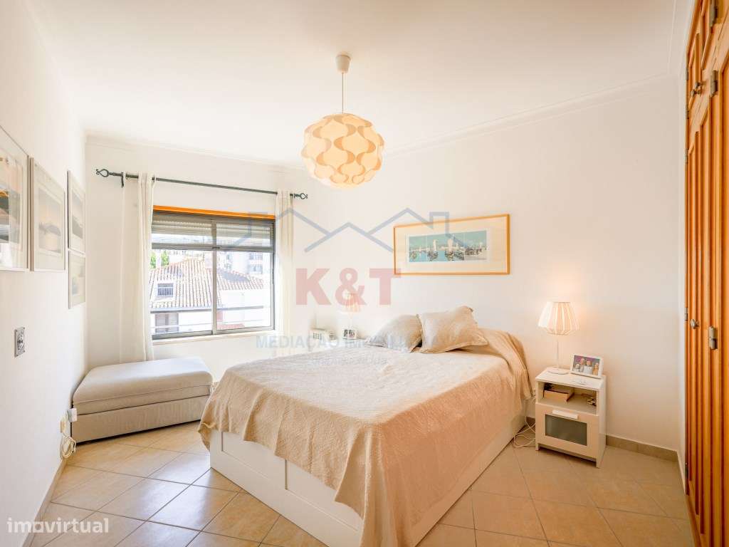 Apartamento T2 com piscina e garagem a 200m do areal-13