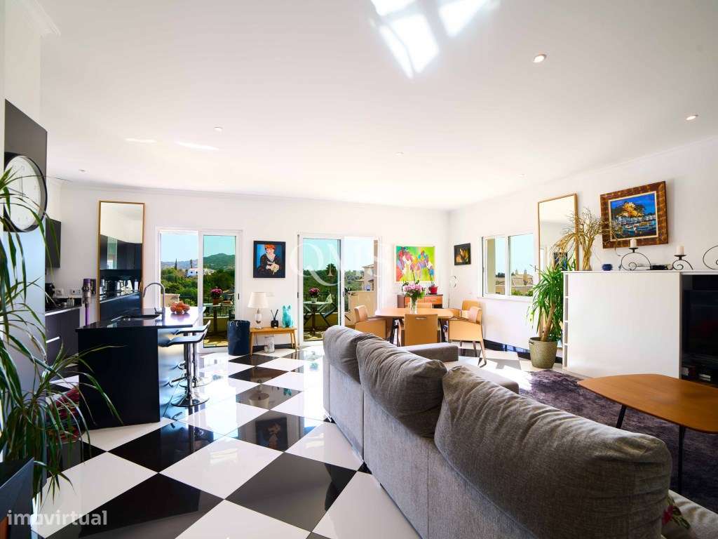 Duplex contemporâneo de três níveis em Santa Bárbara de Nexe, Algarve-1