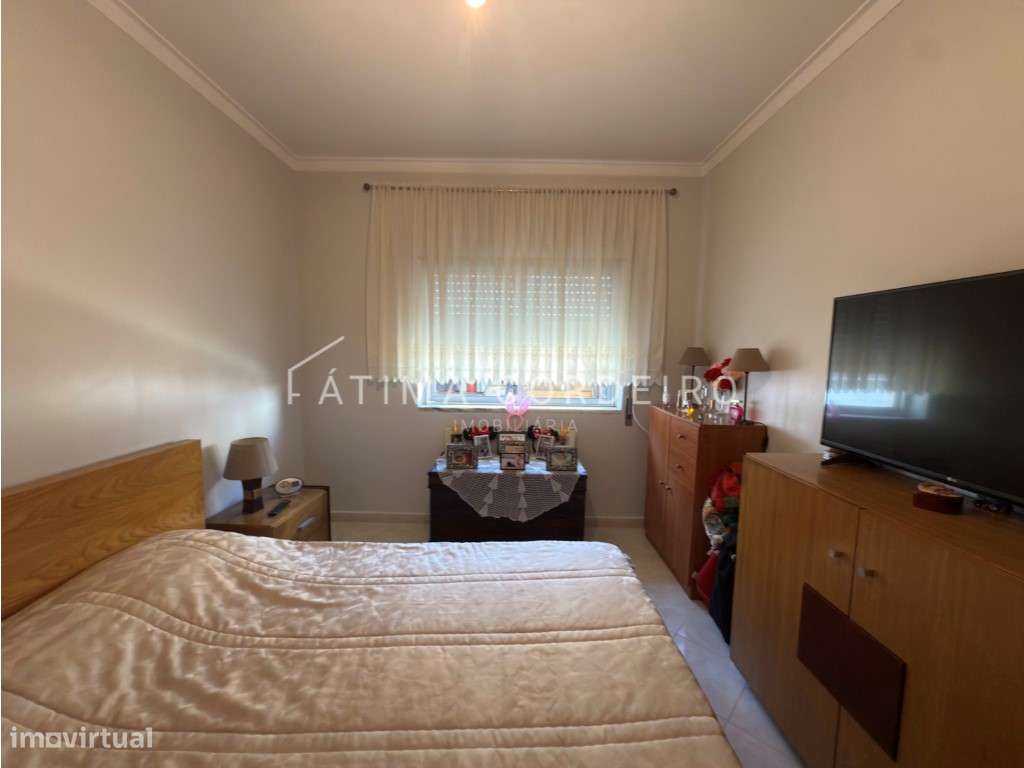 Moradia Isolada T5 em Lote de 375m² Excelente Estado - Sobreda-25