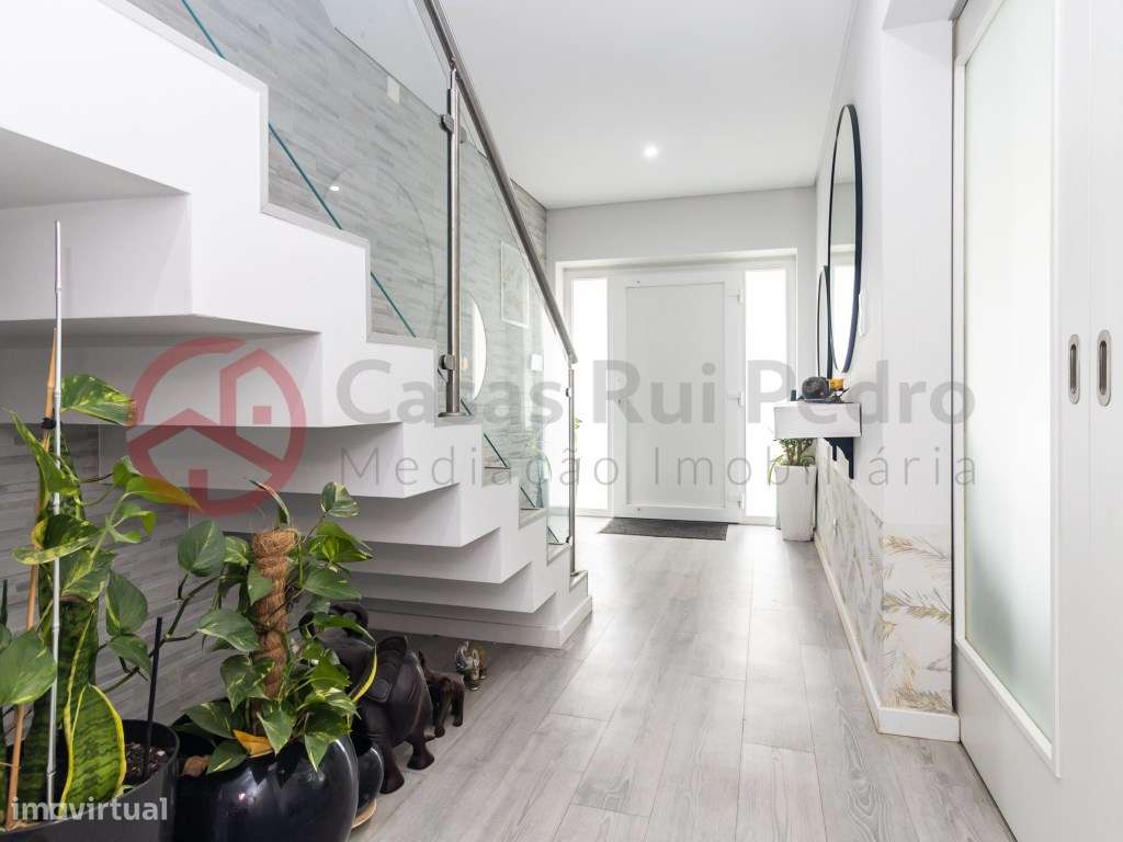 Moradia T3+2 Remodelada com garagem 740 m² de Terreno em St Antonio...-10