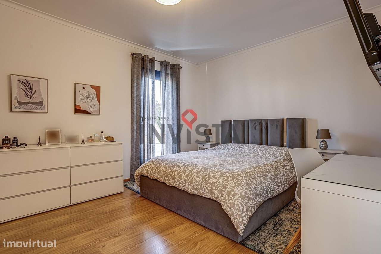 Moradia no Centro de Alverca com piscina-28