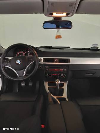 BMW Seria 3 318i Touring Edition Lifestyle - 11